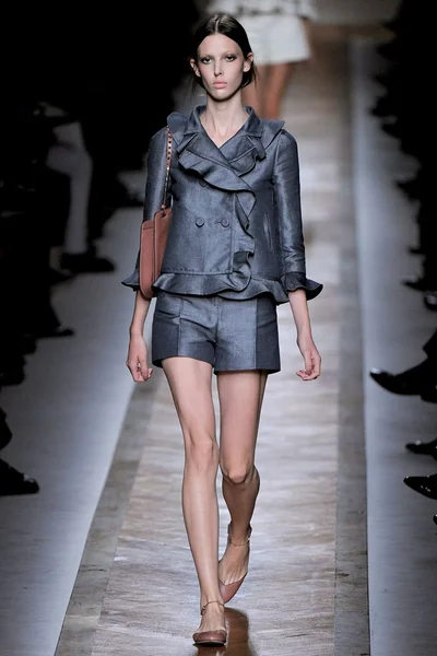 Look 18